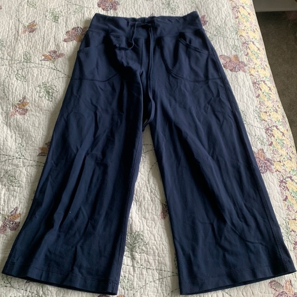 Lululemon 3/4 Yoga Pants - Picture 1 of 4